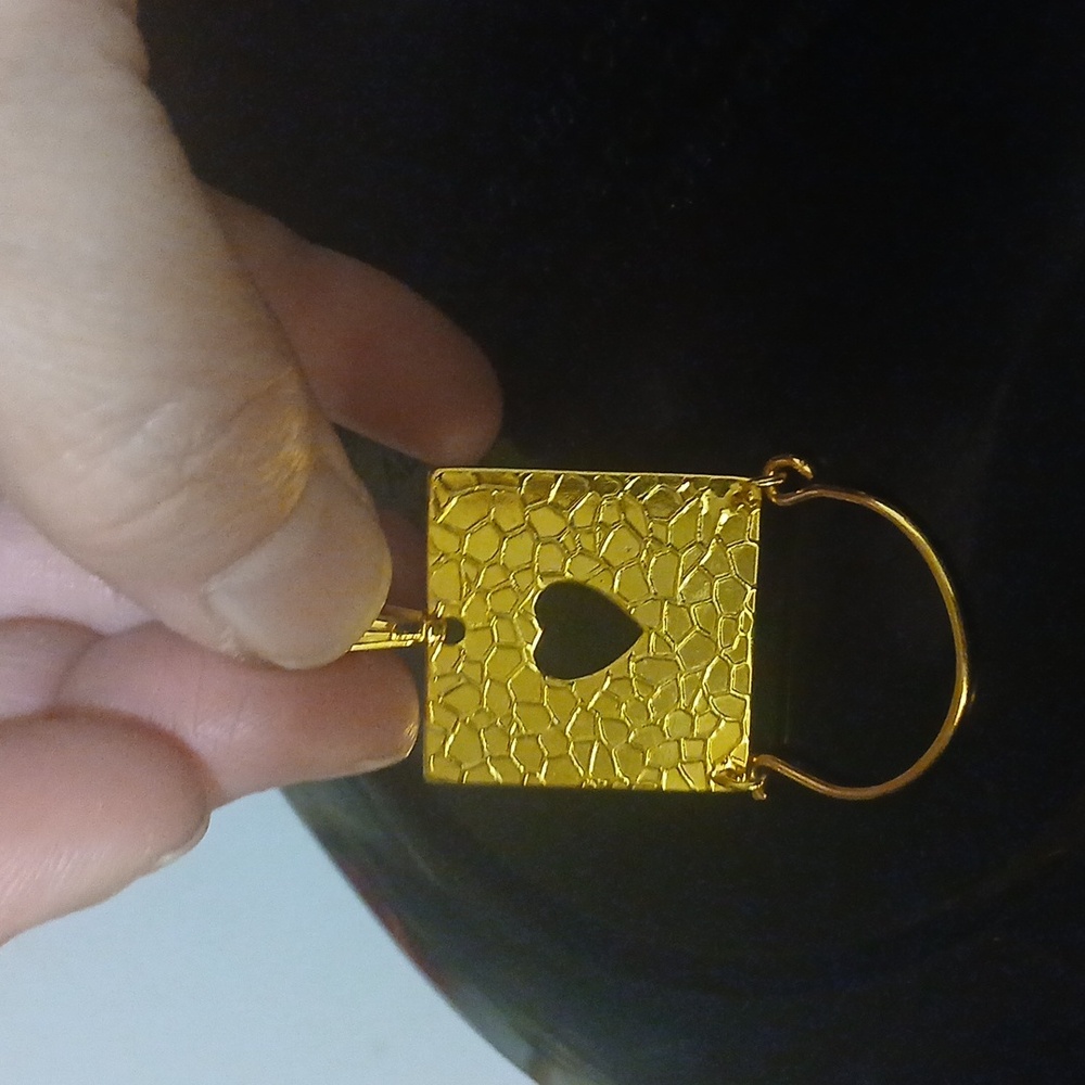 Beautiful Golden Heart Charm Holder
